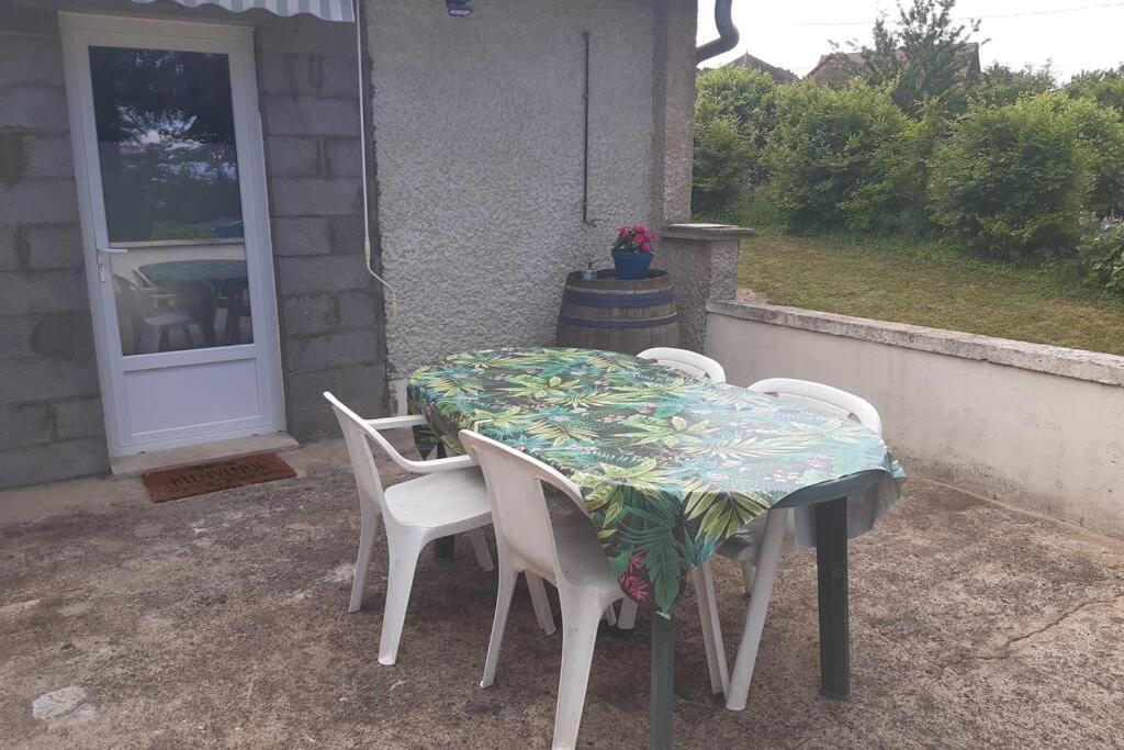 Studio Au Bord De L'Etang Laives Exterior photo