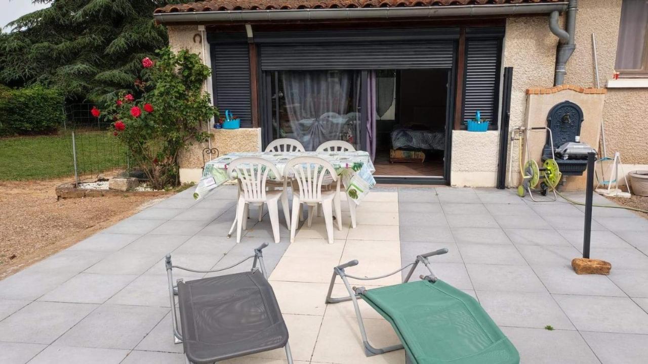 Studio Au Bord De L'Etang Laives Exterior photo